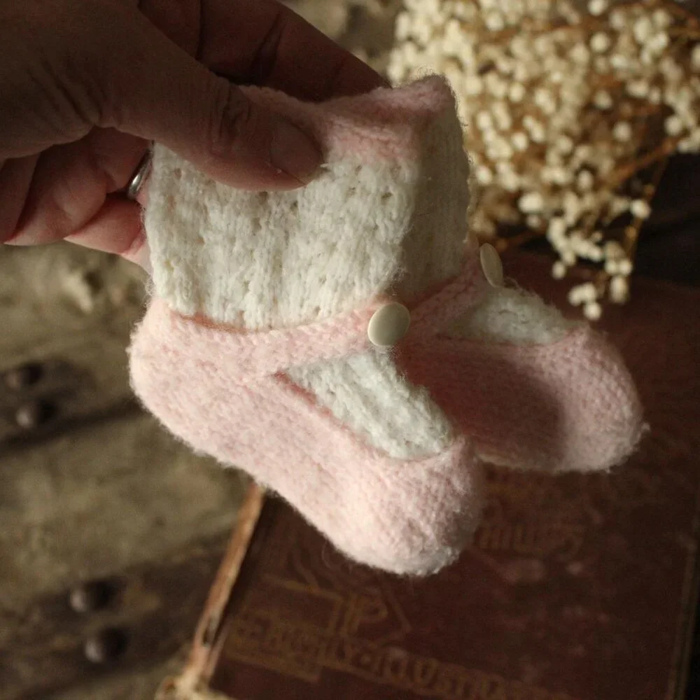 Vintage 1950s Baby Booties, Infant Girls Knit White With Pink Trim Shoes Layette - Picture 9 of 10